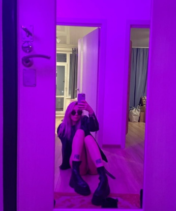 Соблазнительная брюнетка с неугомонным аппетитом к жизни приглашает на встречу, где главный акцент - ты. Буду твоей нежной кошечкой. 13071, 26 лет